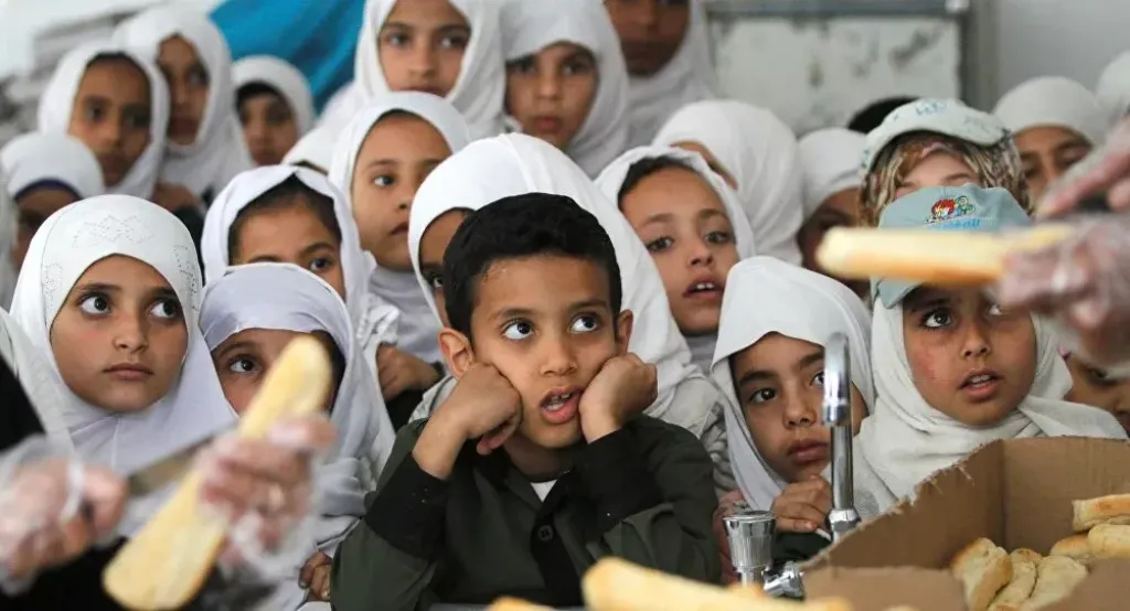 بعد توجيهات حوثية خطيرة ..  غالبية معلمي مدارس صنعاء بلا مؤهلات جامعية